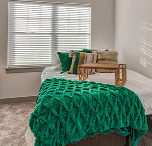 Spacious, Modern Apartments - Image 03